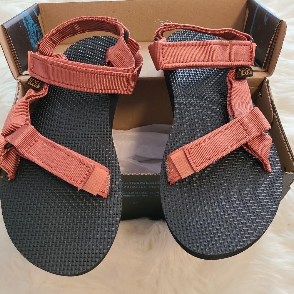 Teva Original Universal size 8